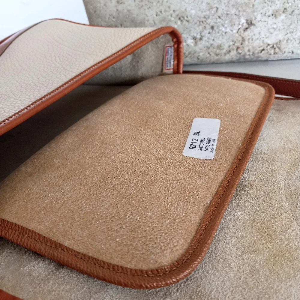 Dooney & Bourke Stunning Carrier/Crossbody Vintage AWL - Picture 7 of 10